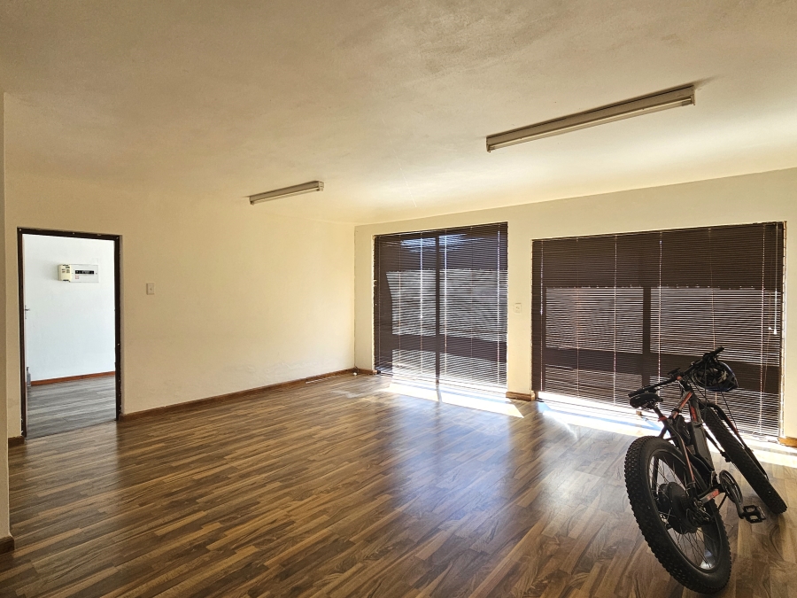 6 Bedroom Property for Sale in Wavecrest Eastern Cape